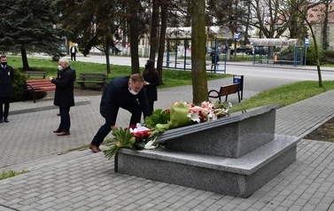 Kwiaty składa mieszkaniec Tczewa