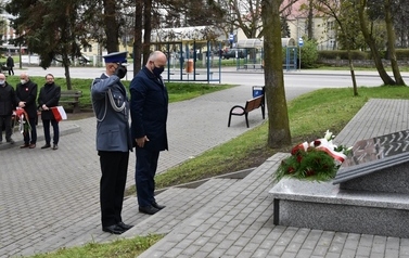 W imieniu władz samorządowych Powiatu Tczewskiego wiązankę złożył Starosta Tczewski &ndash; Mirosław Augustyn oraz Komendant Powiatowej Policji w Tczewie &ndash; Marcin Malinowski