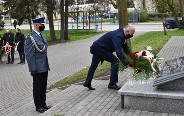 W imieniu władz samorządowych Powiatu Tczewskiego wiązankę złożył Starosta Tczewski &ndash; Mirosław Augustyn oraz Komendant Powiatowej Policji w Tczewie &ndash; Marcin Malinowski