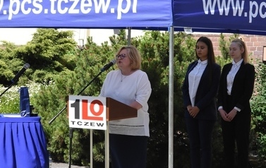 Jadwiga Andrzejewska, Dyrektor I Liceum Og&oacute;lnokształcącego w Tczewie przemawia z m&oacute;wnicy