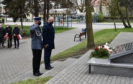 W imieniu władz samorządowych Powiatu Tczewskiego wiązankę złożył Starosta Tczewski &ndash; Mirosław Augustyn oraz Komendant Powiatowej Policji w Tczewie &ndash; Marcin Malinowski