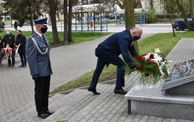 W imieniu władz samorządowych Powiatu Tczewskiego wiązankę złożył Starosta Tczewski &ndash; Mirosław Augustyn oraz Komendant Powiatowej Policji w Tczewie &ndash; Marcin Malinowski