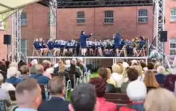 To był dzień pełen atrakcji, a wśród nich warsztaty, koncerty, pokazy pierwszej pomocy i wspaniała, rodzinna atmosfera. W sobotę, 3 maja na dziedzińcu Fabryki Sztuk w Tczewie odbył się Piknik z okazji Święta Konstytucji 3 Maja.