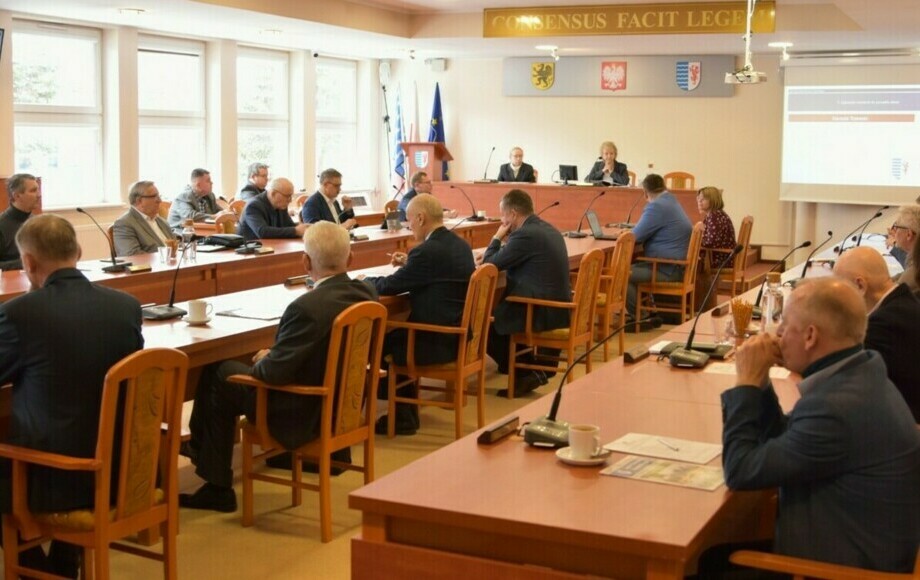 Zdjęcie do 23 kwietnia odbyła się LXX sesja Rady Powiatu Tczewskiego VI...