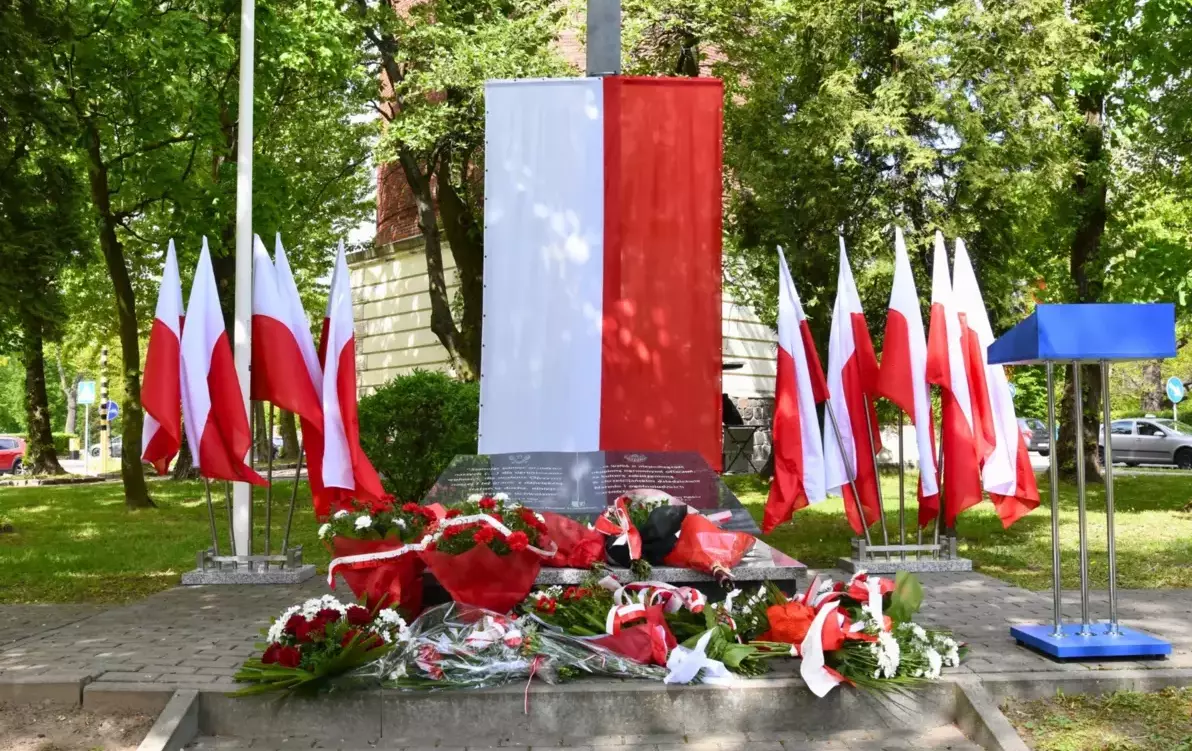Uroczystości patriotyczno-religijne w 234. rocznicę uchwalenia Konstytucji 3 Maja rozpoczęły się od mszy św. w intencji Ojczyzny w kościele pw. Podwyższenia Krzyża św., po której nastąpił przemarsz uczestników na Skwer Konstytucji 3 Maja pod przewodnictwe