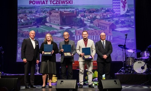 Zdjęcie do Trzech inżynier&oacute;w budownictwa z wyr&oacute;żnieniami Starosty Tczewskiego