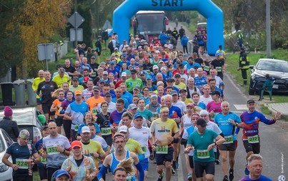 Zdjęcie do Maratończycy przebiegli przez Powiat Tczewski