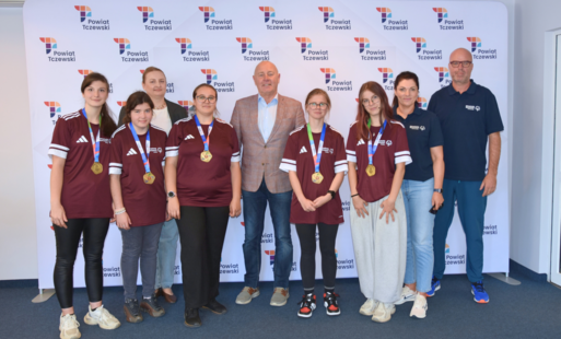 Zdjęcie do Starosta Tczewski spotkał się z medalistkami Olimpiad Specjalnych